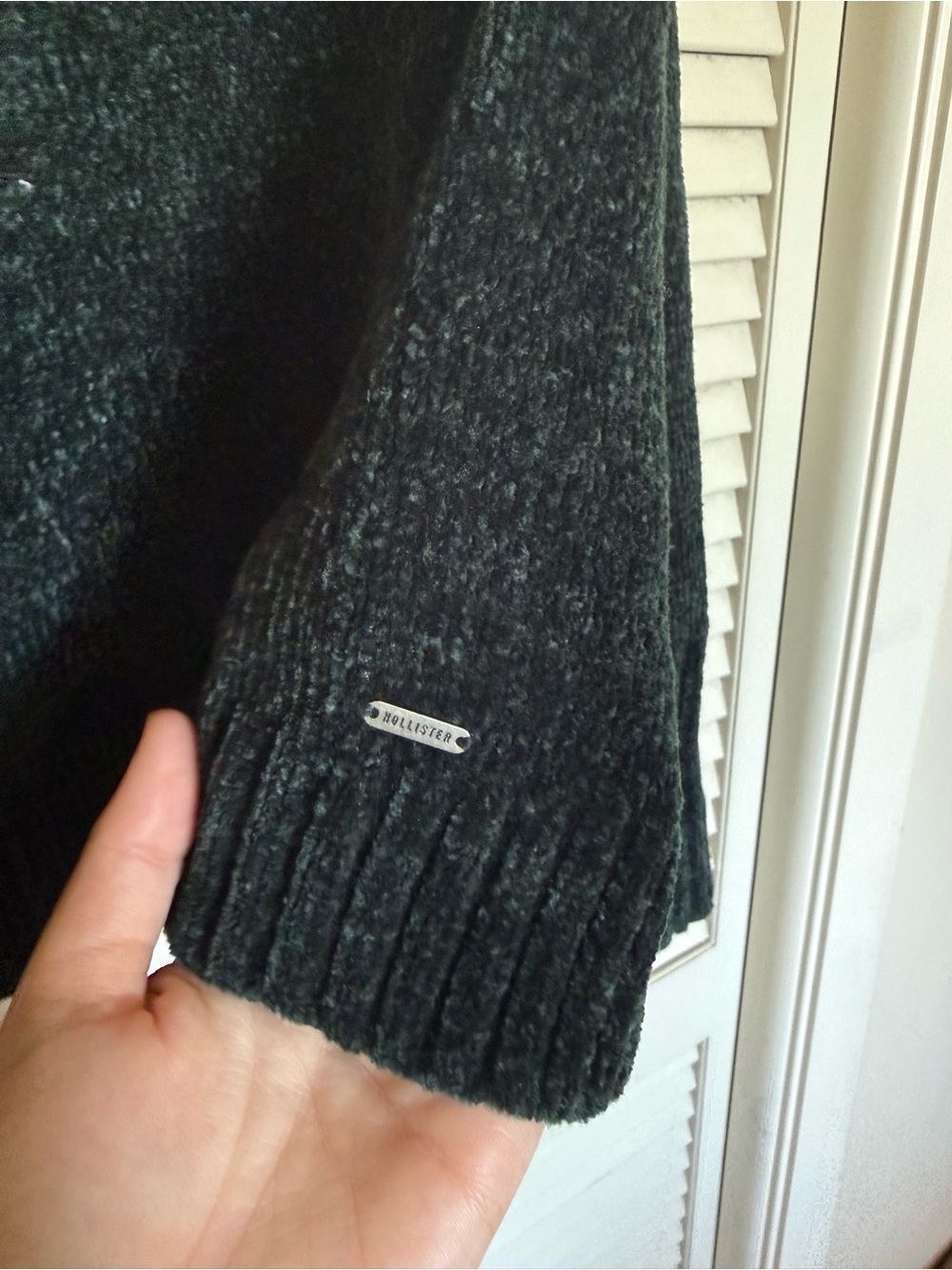 Hollister Forrest Green V-Neck Chenille Sweater - Picture 4 of 5